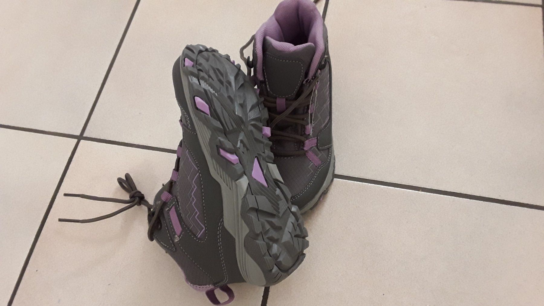 Chaussures garçon: Neu wanderschuhe / trekkingschuhe – Neuf avec emballage d'origine à Dagmersellen par L.Ga. 1