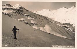 Berner Oberland BE Skitourengeher beim Aufstieg zum Festkoge
