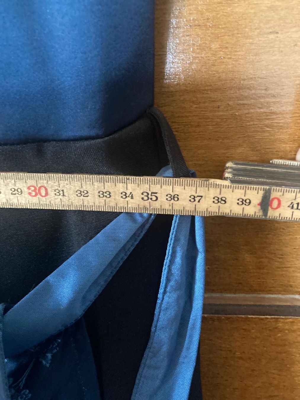 Costumi: Elegantes Dirndl in Blau mit Blumenmuster, Grösse 36 – Usato da Aarwangen venduto da hirschit 4