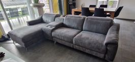 Sofa grau mit Funktionen und Becherhaltern