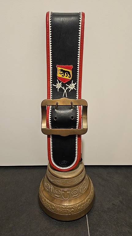 Cloches & sonnailles: Glocke mit Lederriemen Bern – D'occasion à Münsingen par RoKi1977