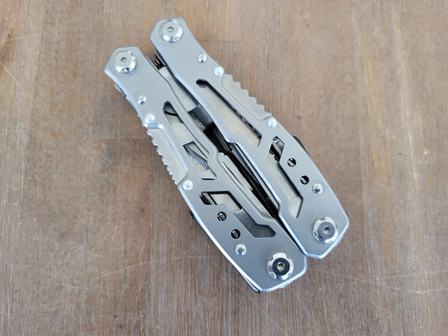 Tous les outils: MULTITOOL NEU – Neuf avec emballage d'origine à Lommiswil par Fridu_C 2