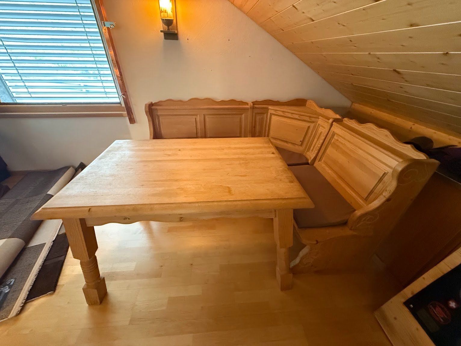 Set di tavolo e panche: Eckbank mit Tisch und Stühlen – Usato da Triesenberg venduto da Larry777 4
