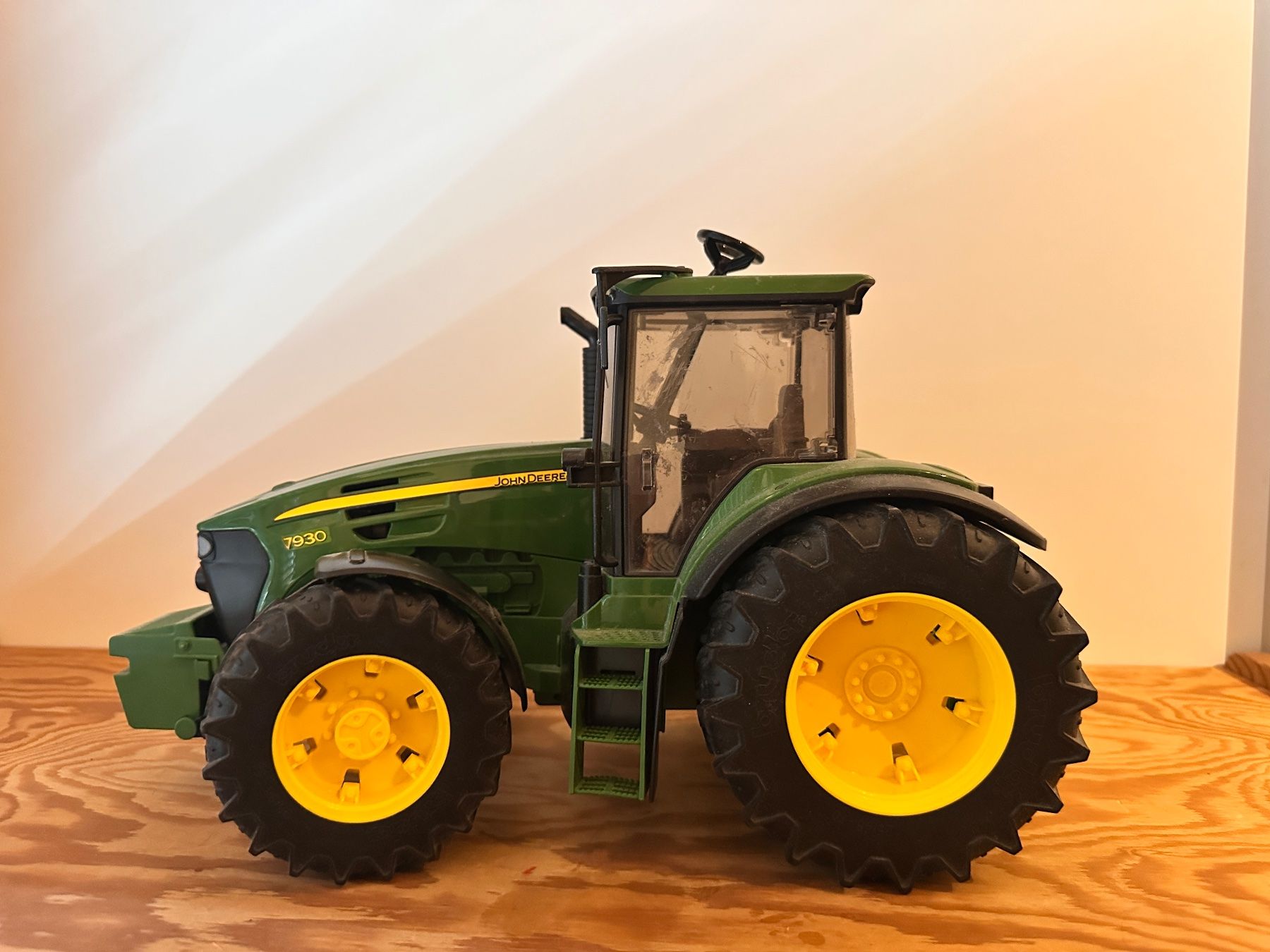 Bruder Giocattoli: Bruder John Deere mit Frontlader und Holzspalter – Usato da Hasliberg-Reuti venduto da Migi79 5