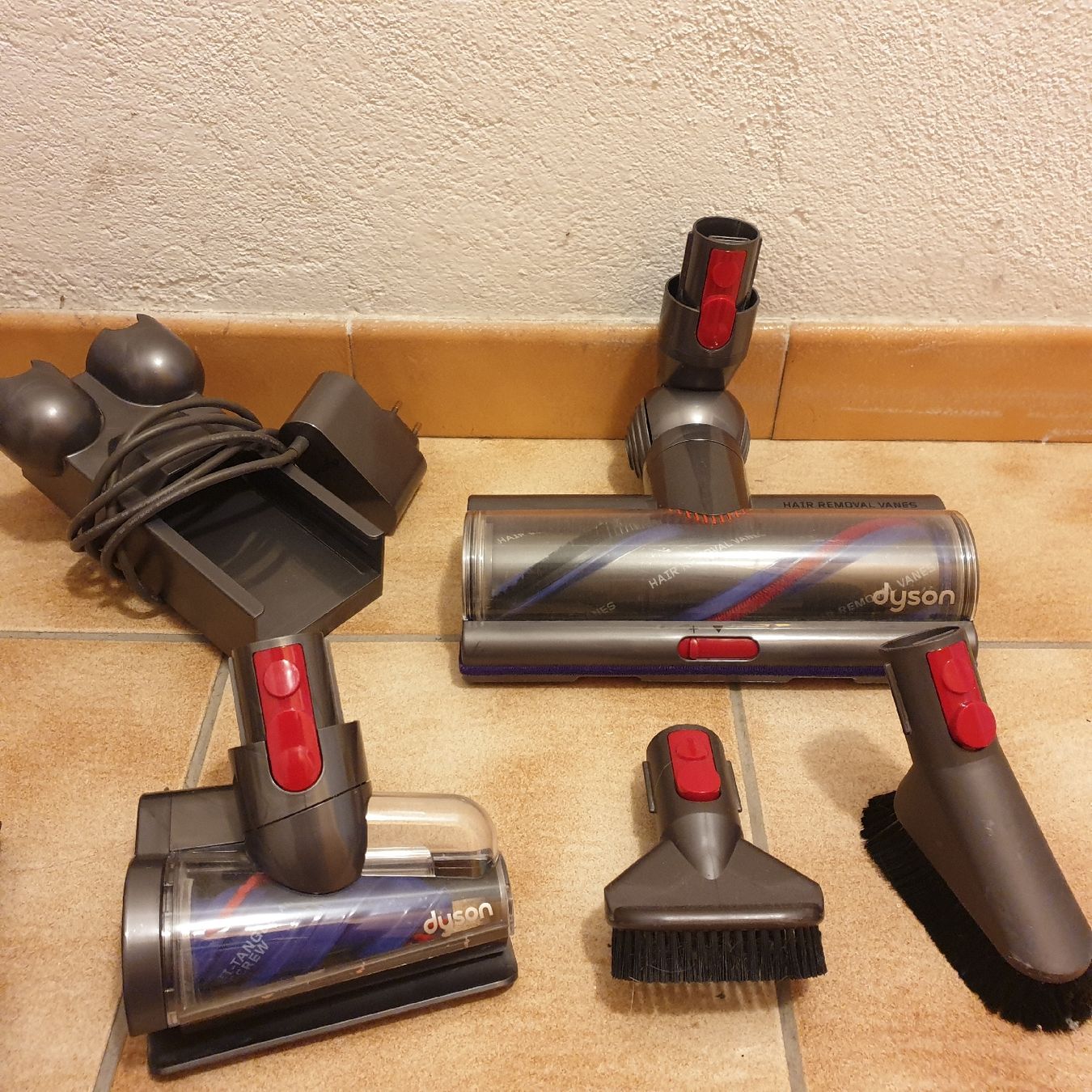 Dyson Aspirateurs & Accessoires: Staubsauger Dyson Gen5detect Absolute – D'occasion à Saxonne (Ayent) par SnowRoof 1