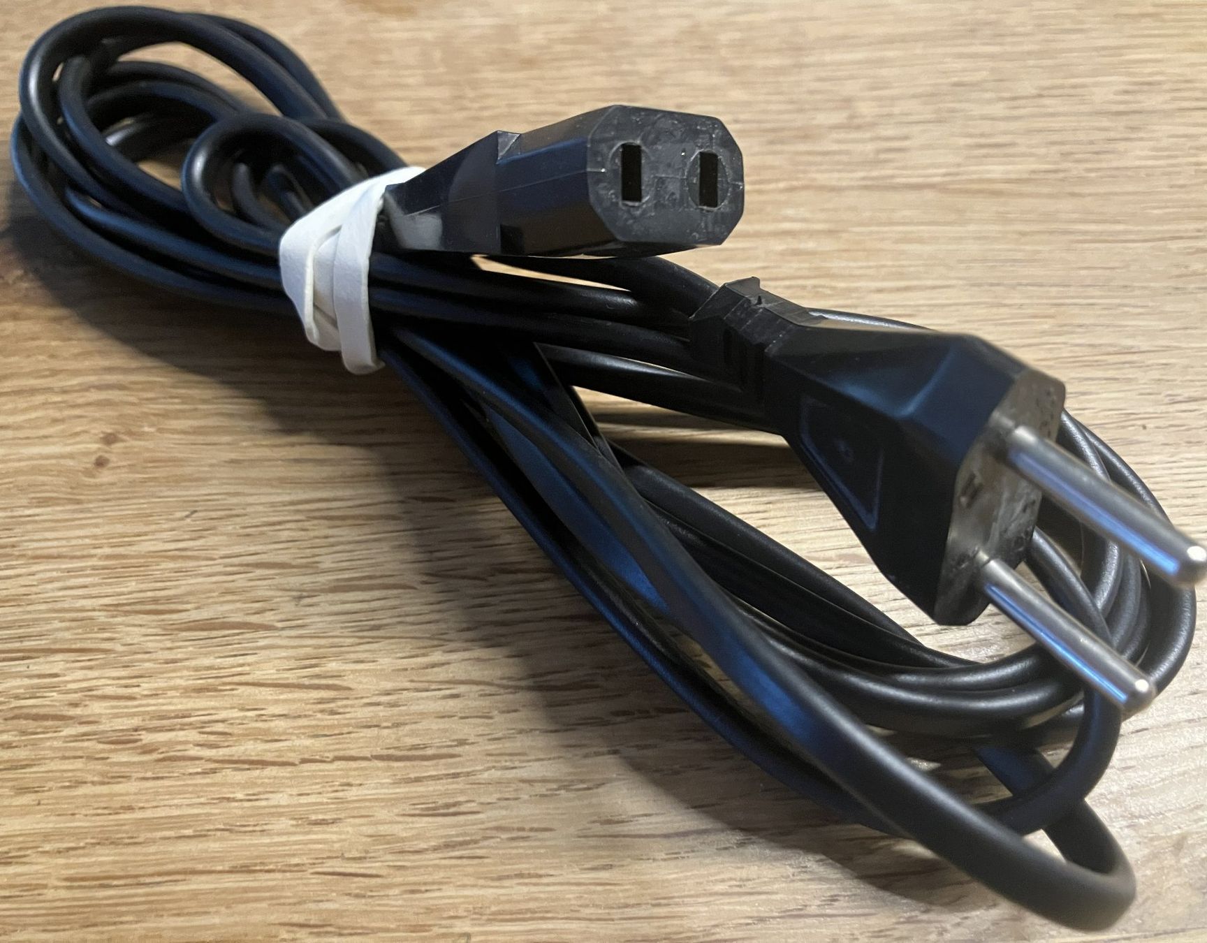 Bernina Kabel: Original Bernina Netzkabel, C17 – Gebraucht aus Luzern von FeU