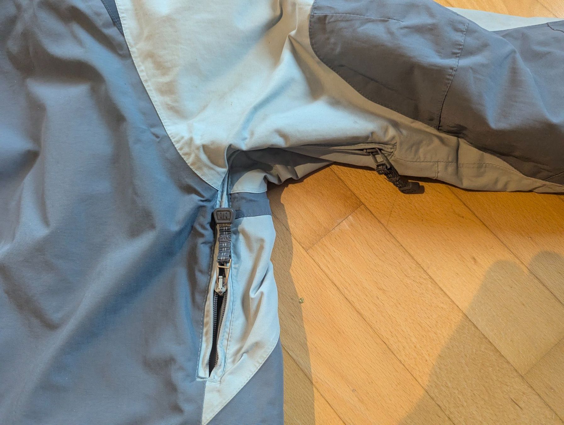 Helly Hansen Giacche: Winter/Skijacke Helly Hansen, col. anthrazit hell/dunkel – Usato da Unterengstringen venduto da Olifant4 4