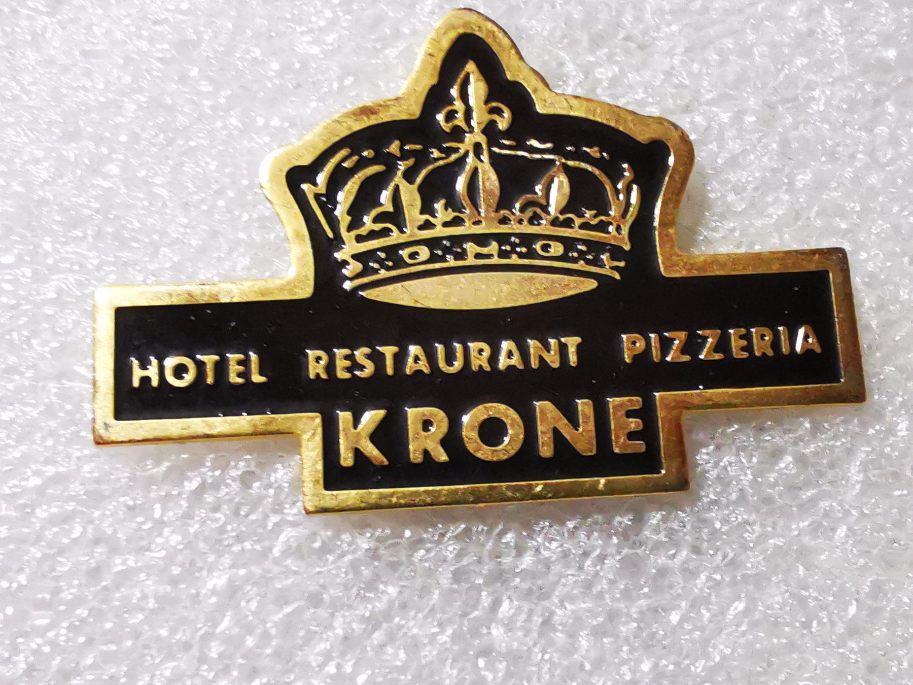 Placchette & Badge: Ansteckpin 146: Restaurant Krone – Usato da Oppligen venduto da Pin-Fall-Shop