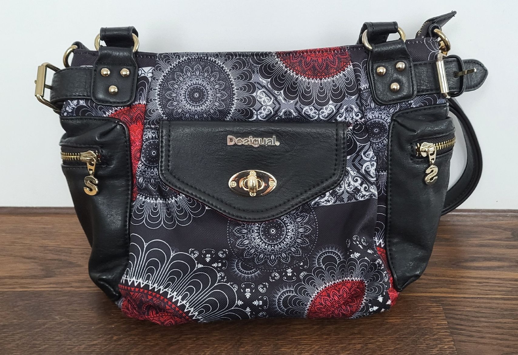 Desigual Borse da donna: Desigual Damen Handtasche – Usato da Neftenbach venduto da isa_f7mb