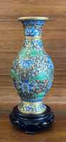 Antike Cloisonné Vase mit Holzsockel, Handarbeit, China