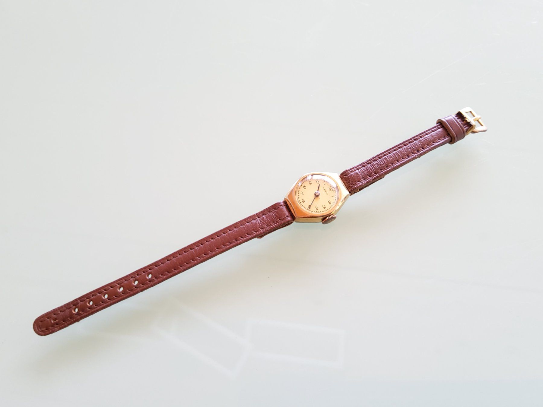 Montres: Petite montre bracelet mécanique  – Défectueux à Malleray par Broc-Mo 1