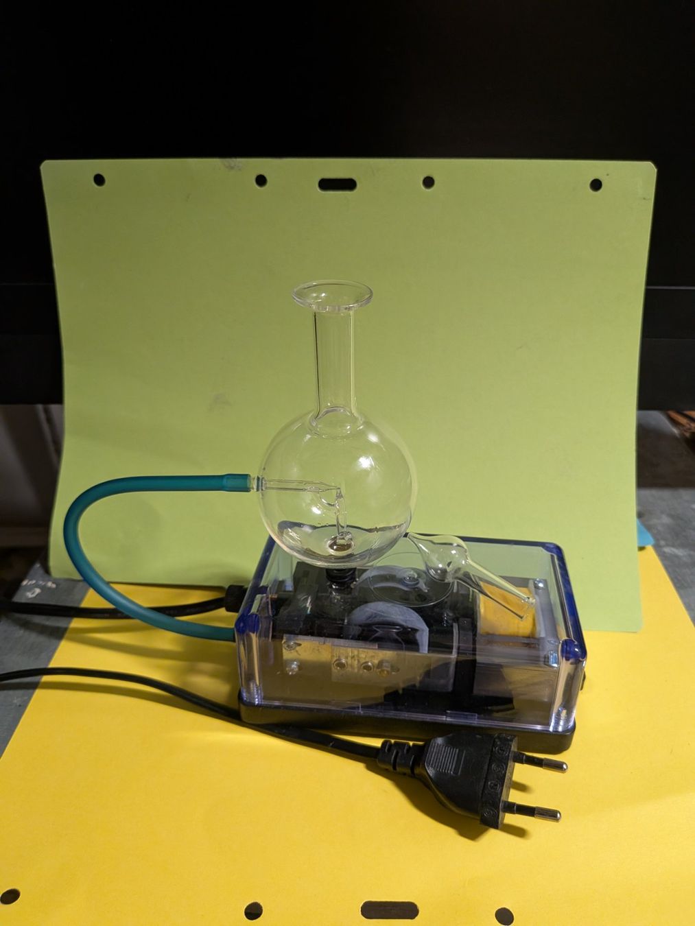 Diffusori di oli essenziali: Pompe vide avec flacon de verre, diffuseur d'huile – Usato da Cernier venduto da Poussetofiol