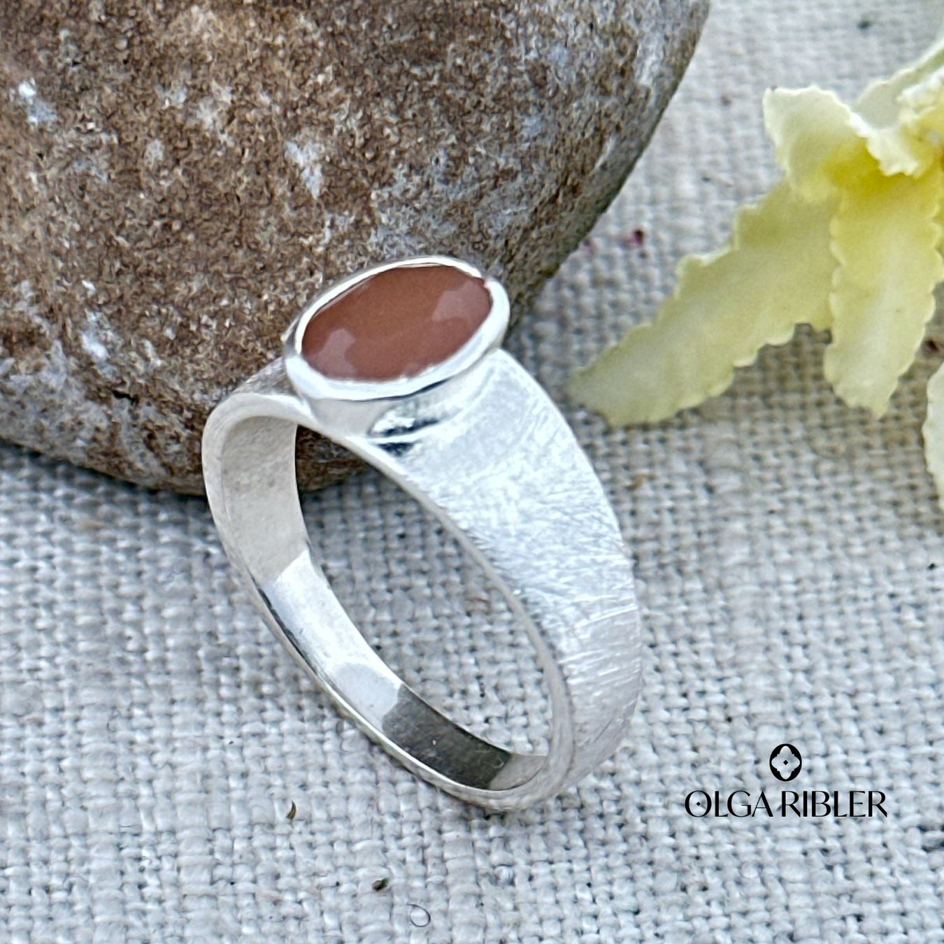 Olga Ribler Anelli: Silber Ring 925 mit Braunem Mondstein Grösse 57 – Nuovo (secondo la descrizione) da Luzern venduto da Schmuckoutlet 1