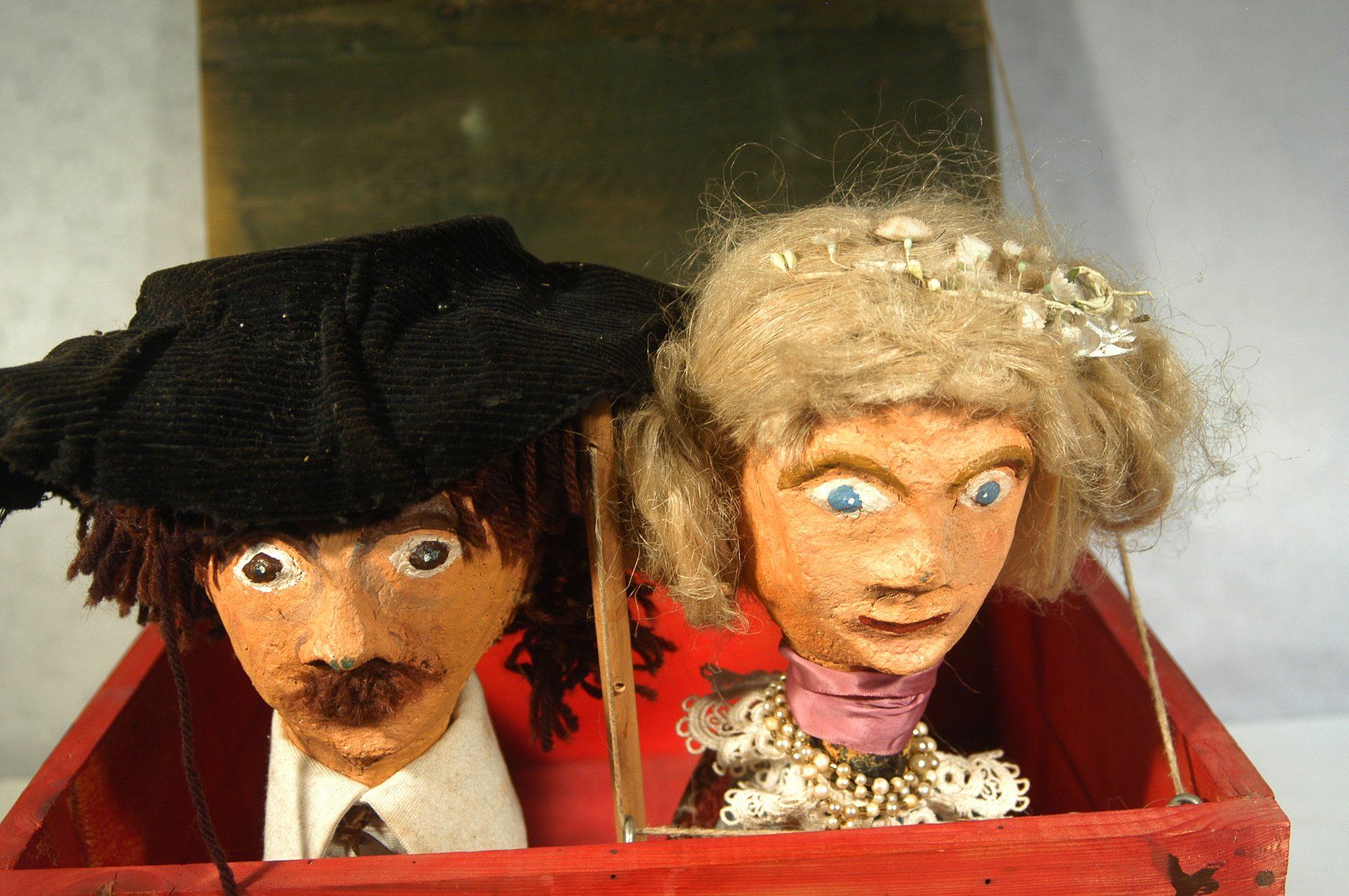 Figurines: Zauberkasten mit Pappmacheefiguren – D'occasion à Herisau par Wisen 1