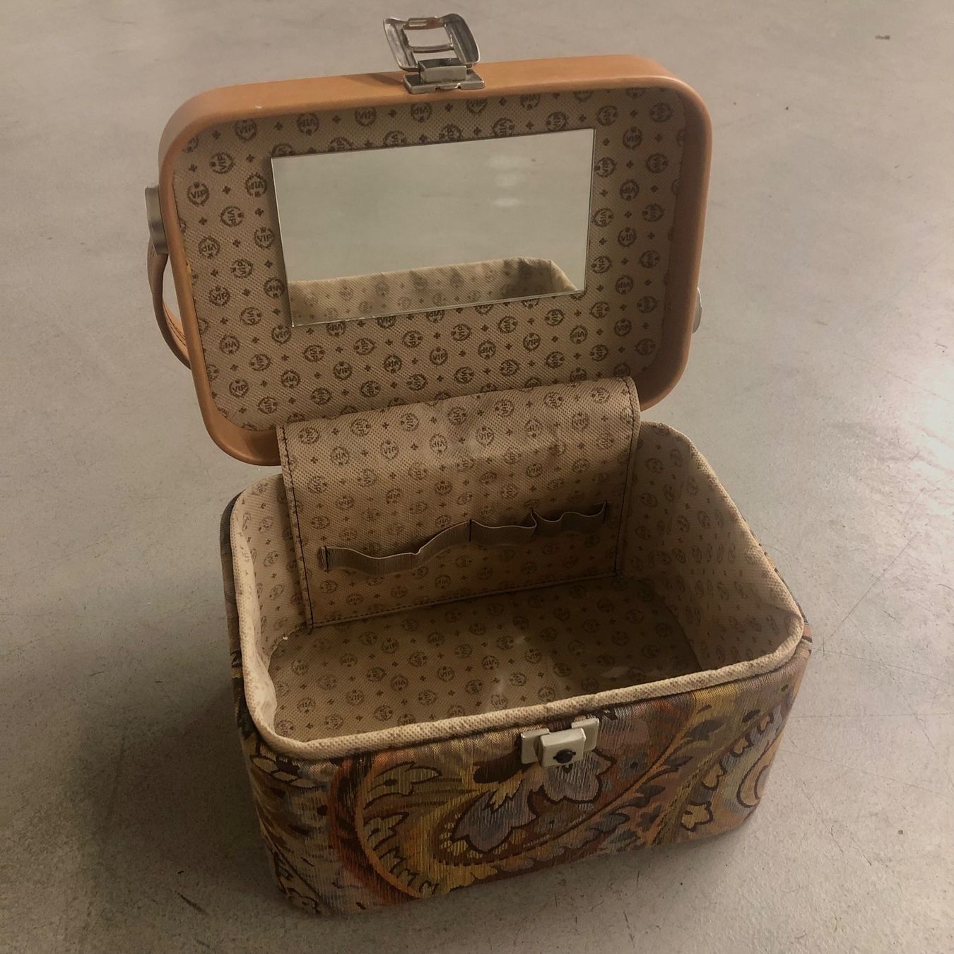 Valigie: Vintage VIP Kosmetikkoffer mit Spiegel – Usato da Brienz BE venduto da Kokolea84 2