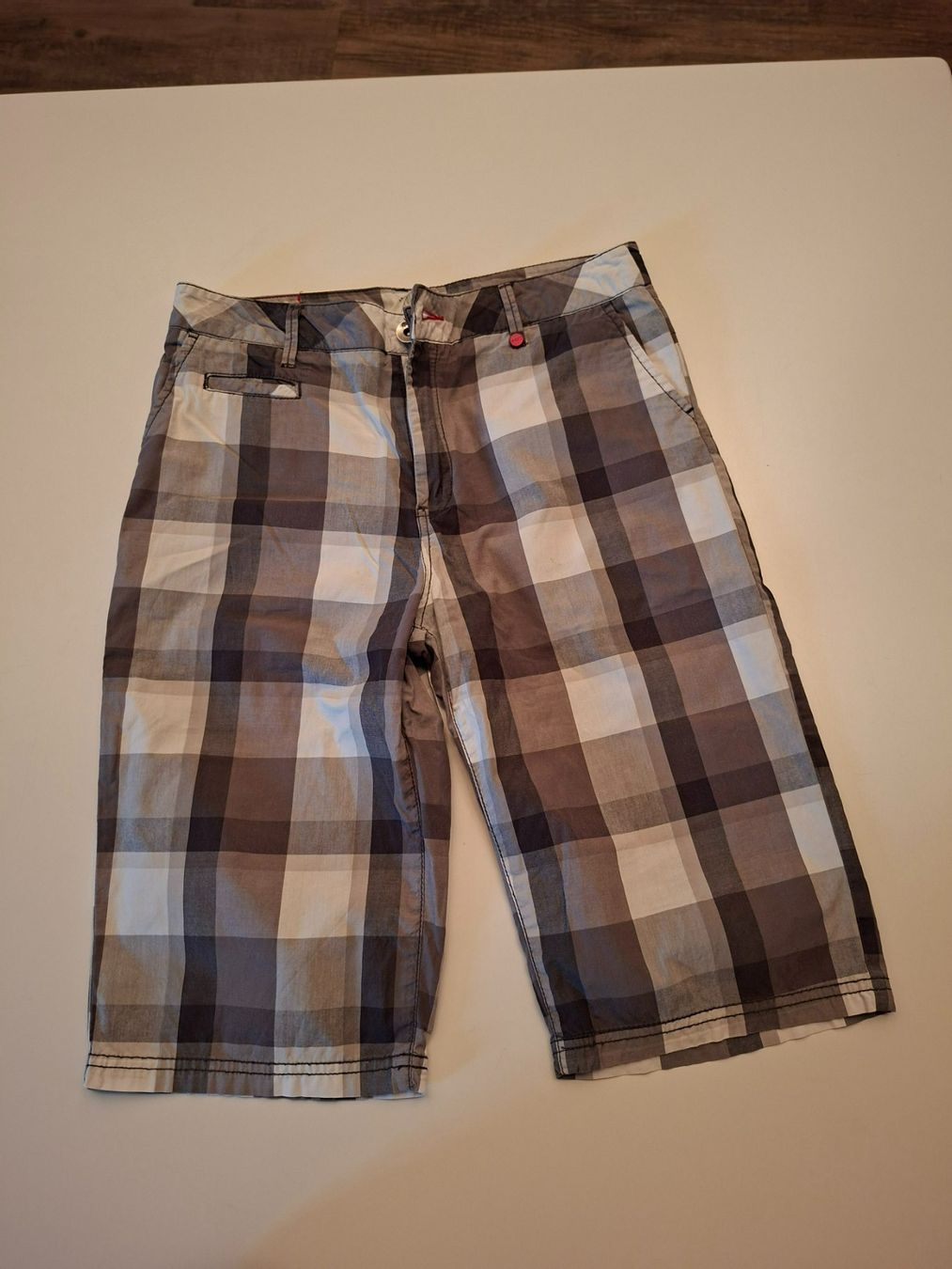 H&M Pantaloni: Shorts grau weiss kariert Grösse 158 – Usato da Lohn SH venduto da Zwierbel
