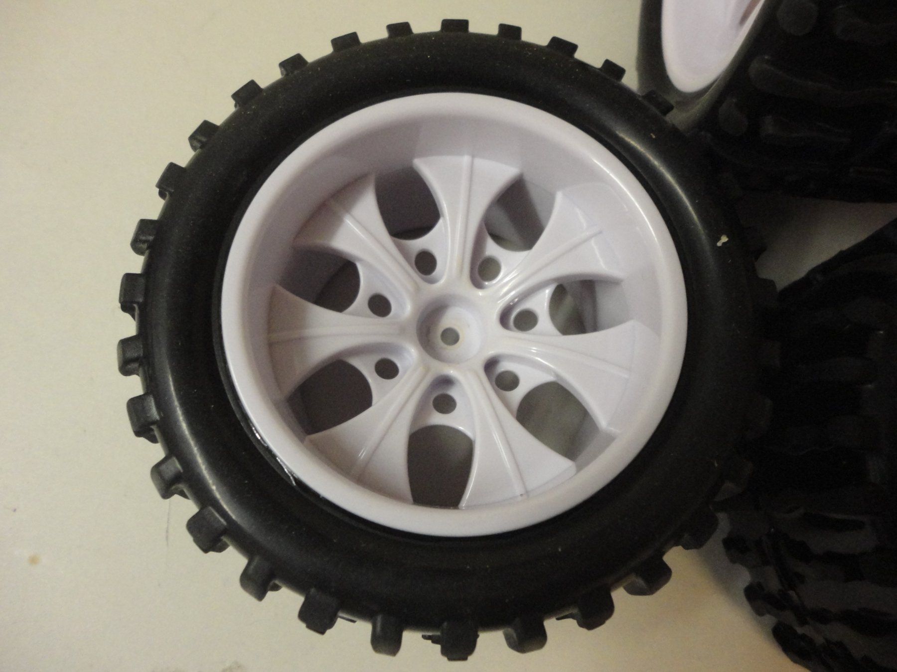 Modellismo RC: RC Auto Reifen Set, Offroad, Neu! – Nuovo e nell'imballaggio originale da Horgen venduto da RcModell 1