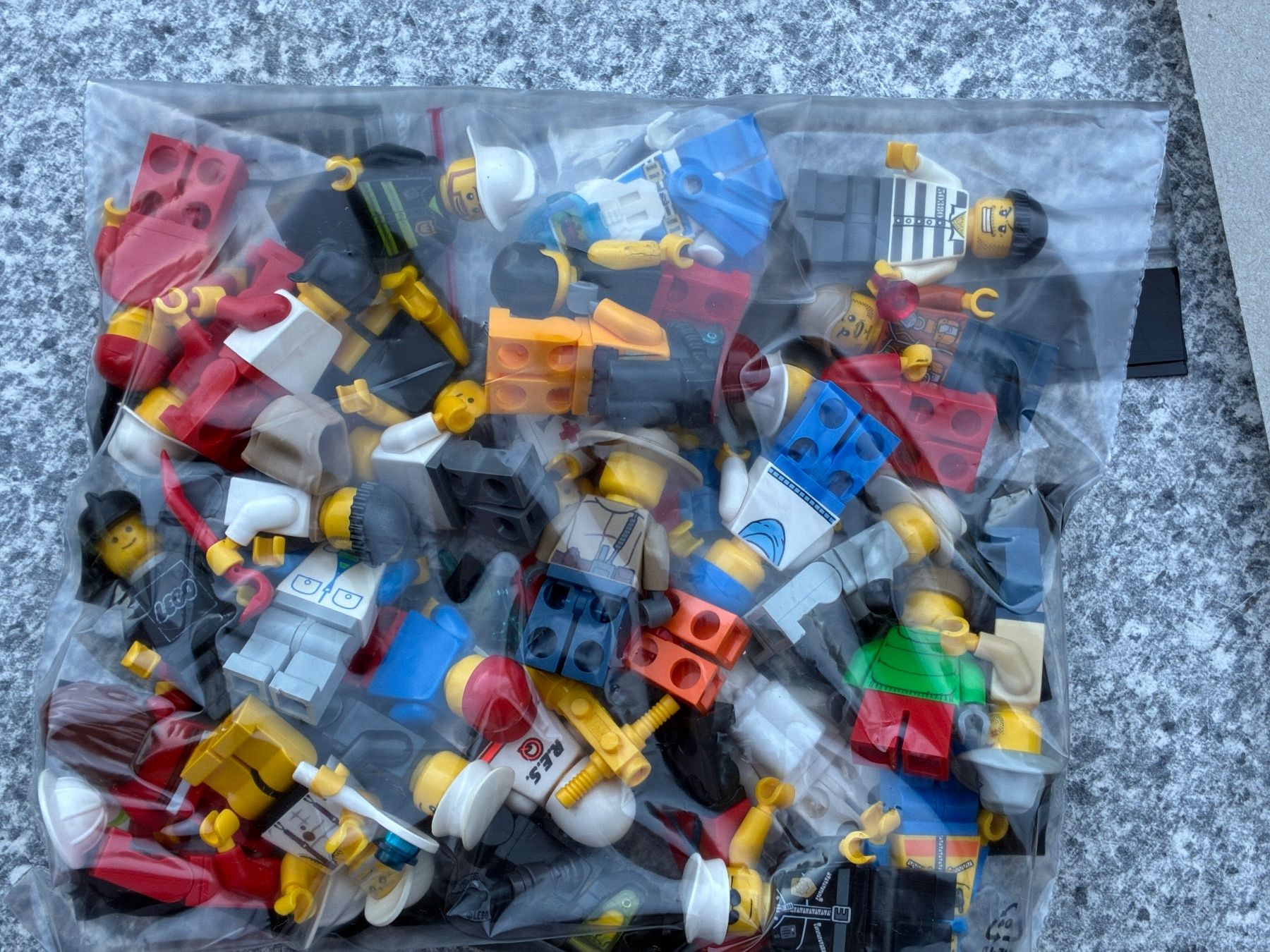 Lego Baukästen: LEGO Minifiguren – Gebraucht aus Reigoldswil von Frog40