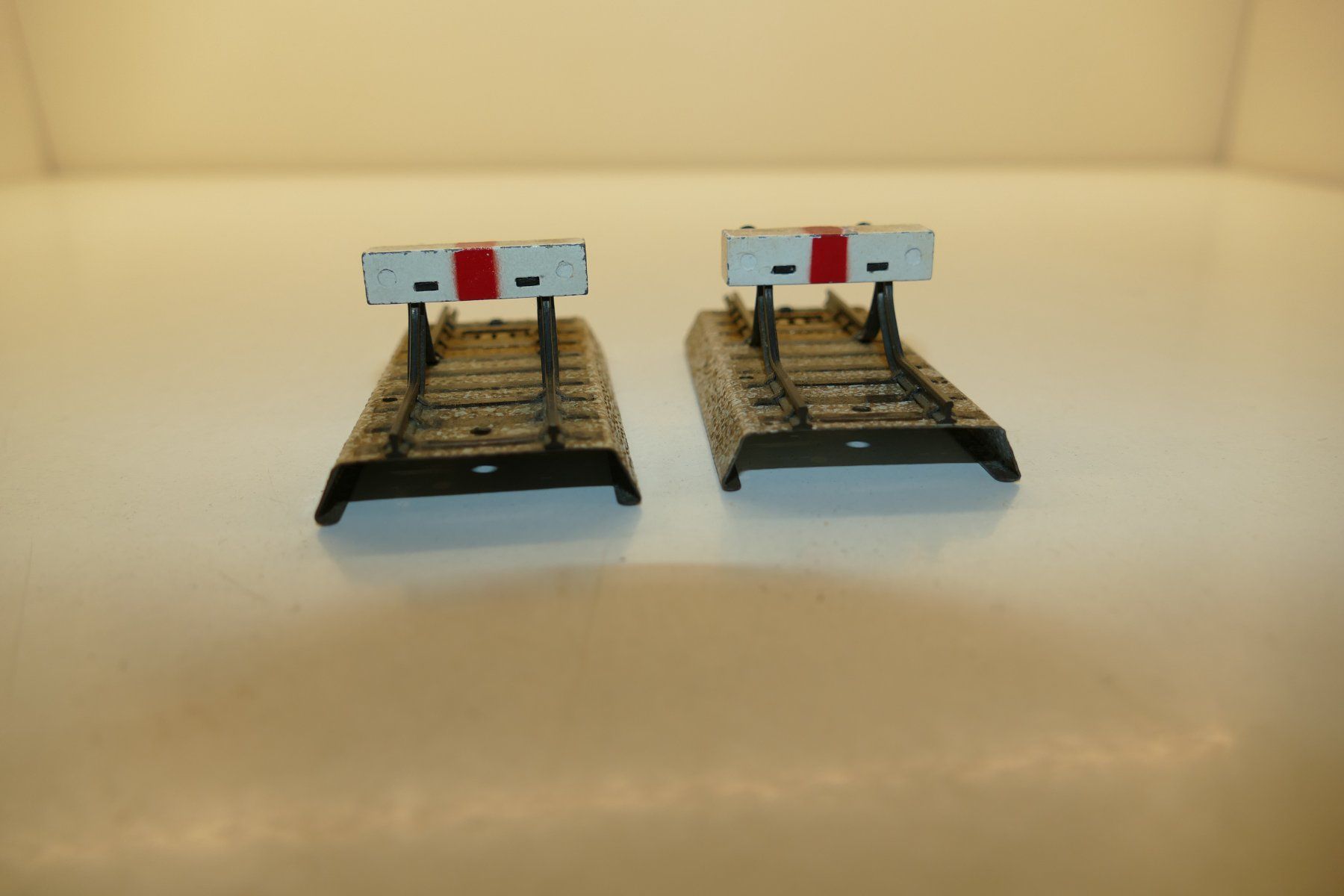 Märklin Modellini di ferrovie: Märklin H0: 2xM-Prellbock Einheit 2 – Usato da Niederhasli venduto da rail-duerst 2