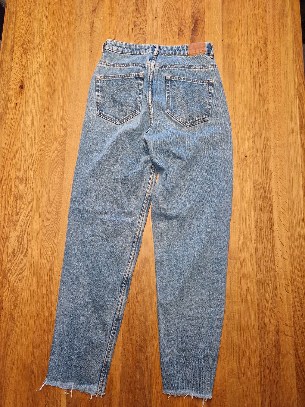 Zara Jeans: Zara Momjeans hellblau Gr. 34 – Usato da Frauenkappelen venduto da sarahgygax_ 1