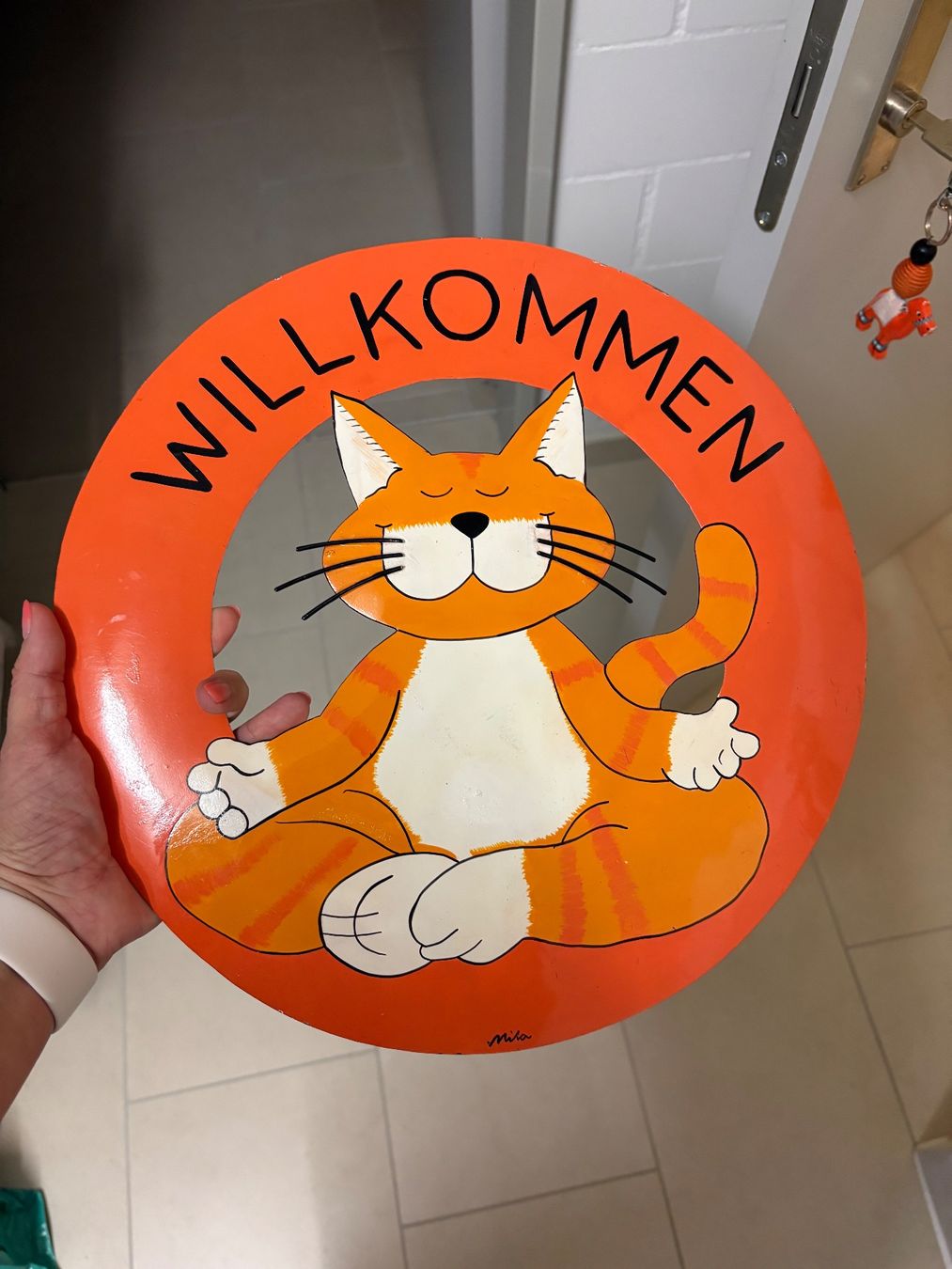Insegne: Dekoschild Katze Willkommen – Usato da Basel venduto da Tierschutz-Flohmi