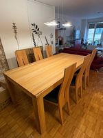 Massiver Esstisch aus Echtholz, ausziehbar, inkl. 6 Stühle