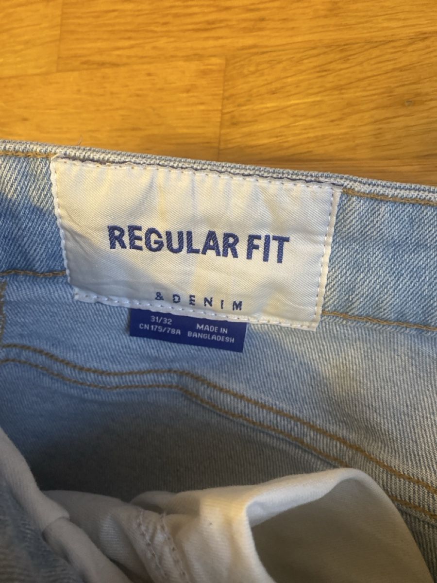 H&M Jeans: H&M Regular Fit Jeans hellblau Grösse 31/32 – Neu (gemäss Beschreibung) aus Wettingen von vpr_9gz6 1