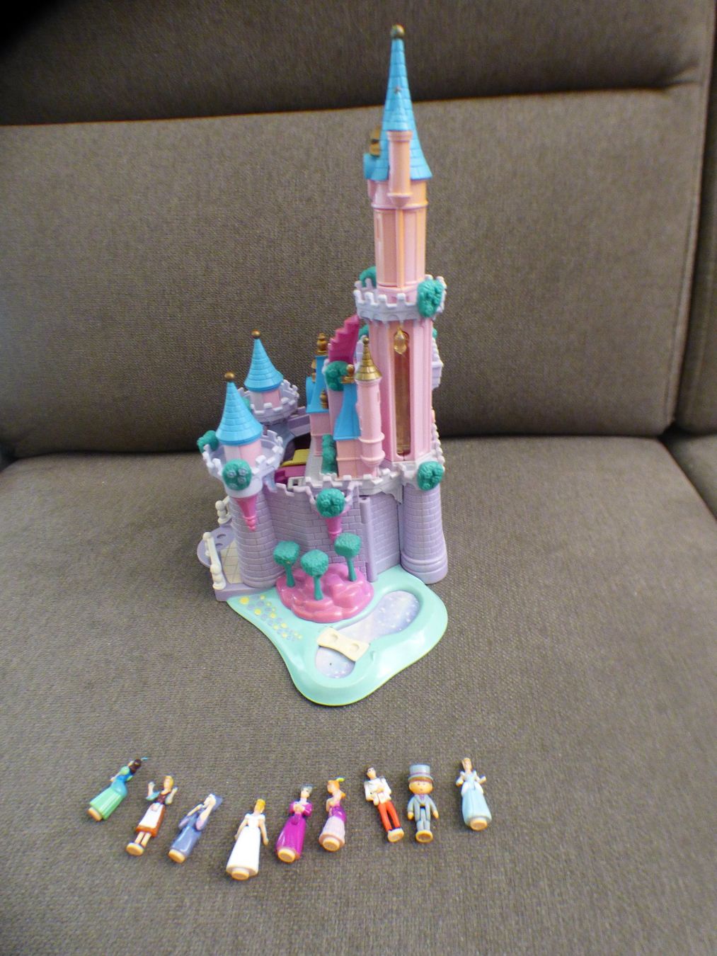 Disney Spielzeuge: Schloss – Gebraucht aus Münchenbuchsee von enzian59 6