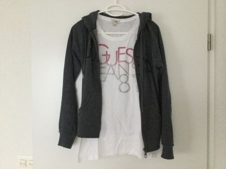 Guess Kapuzenpullover mit 2 Guess T-Shirt Gr. S
