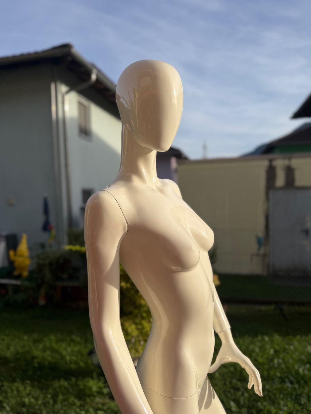Ladenausstattungen & Messebau: Schaufensterpuppe weiss – Gebraucht aus Cugnasco von tizianaq 2