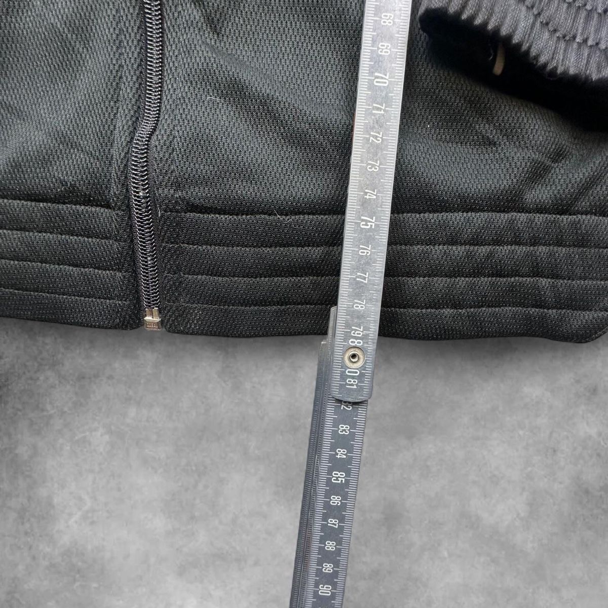 Adidas Jacken: Adidas black jacket – Gebraucht aus Erlinsbach SO von TogaResell 4
