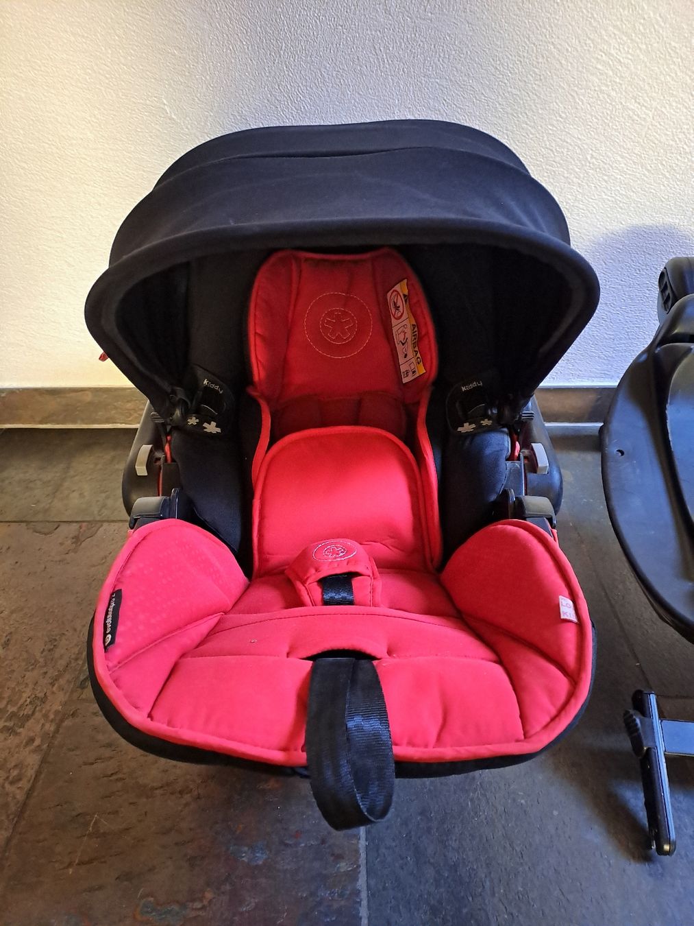 Kiddy Seggiolini per auto: Kiddy Evolution Pro 2 Babyschale inkl. Basisstation – Usato da Felsberg venduto da cavan7000 1
