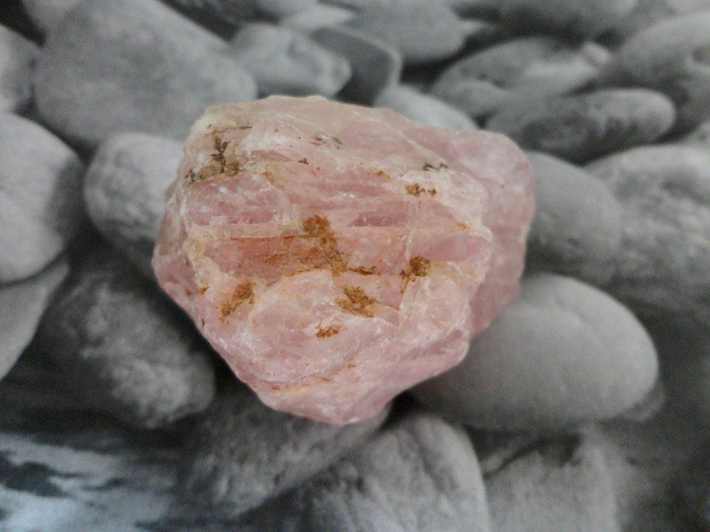 Minerali & Pietre curative: Rosenquarz roh – Nuovo (secondo la descrizione) da Biberist venduto da Steine