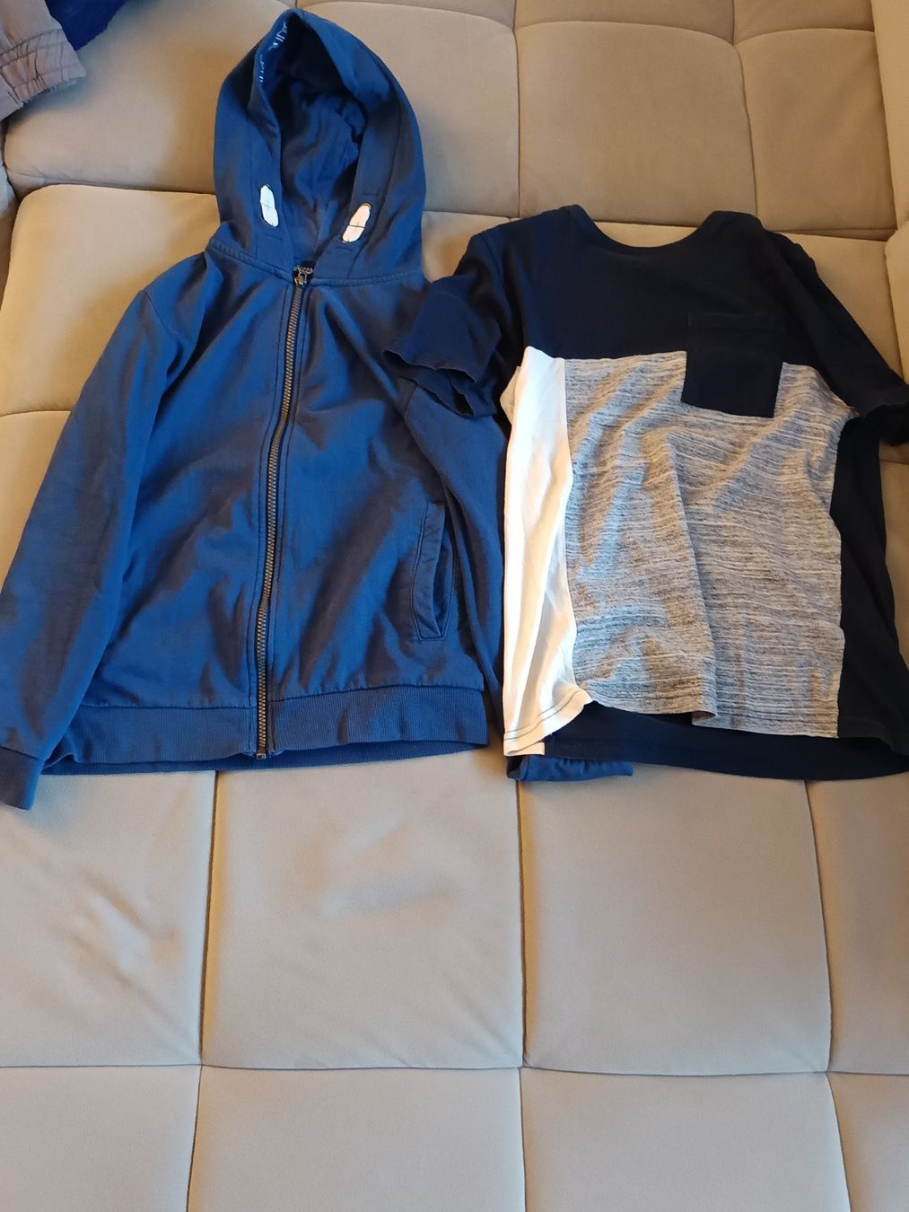 Lotti & Set di vestiti: Sweatjacke+T-Shirt Set – Usato da Benglen venduto da Jumanah 1