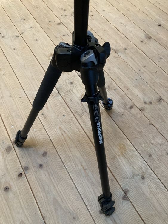 Manfrotto Treppiedi & Teste: Manfrotto Stativ – Nuovo (secondo la descrizione) da Läufelfingen venduto da b-form 3