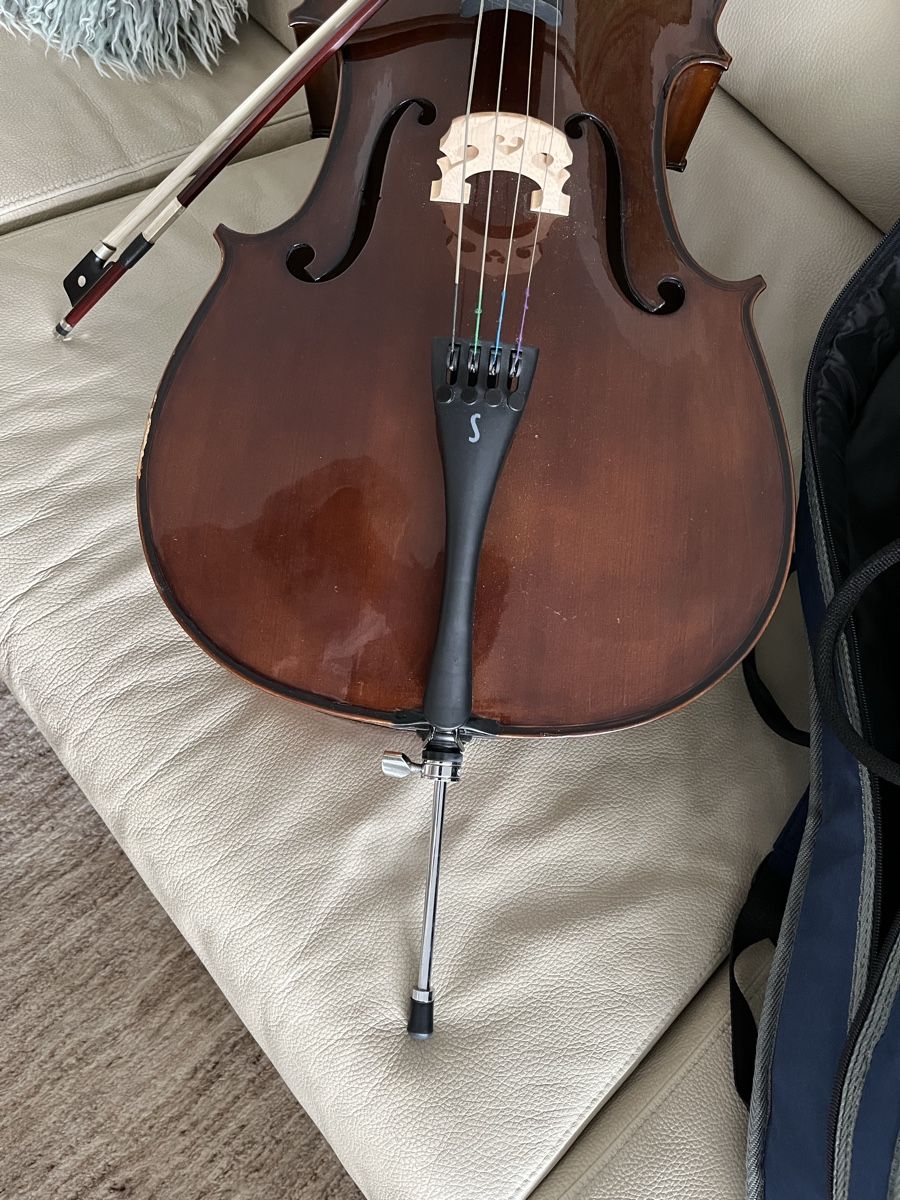 Strumenti musicali: Kinder Cello mit Bogen und Tasche – Usato da Teufen AR venduto da Narina40 3