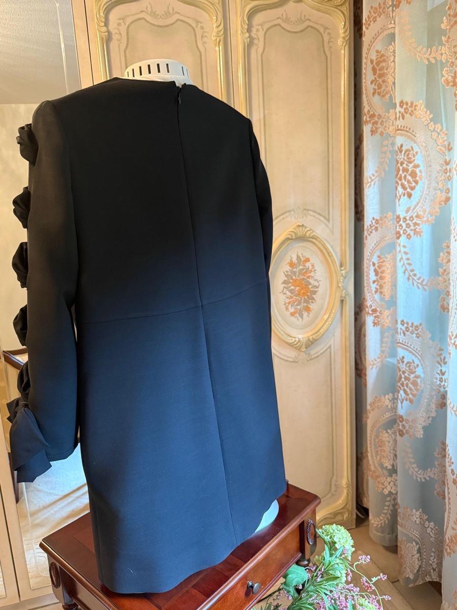 Valentino Vestiti: Valentino Kleid, Schwarz, Gr. 46 – Nuovo (secondo la descrizione) da Wangen ZH venduto da tel_gxb5 1