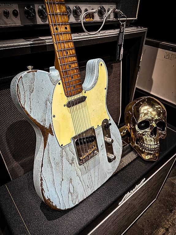 Strumenti musicali: Monkey Telecaster relic Daphne blue – Usato da Montreux venduto da Alligator-AMPS