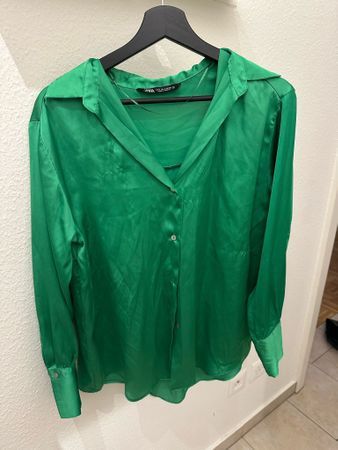 Zara Satin Bluse, Grösse M, Grün, Neuwertig!
