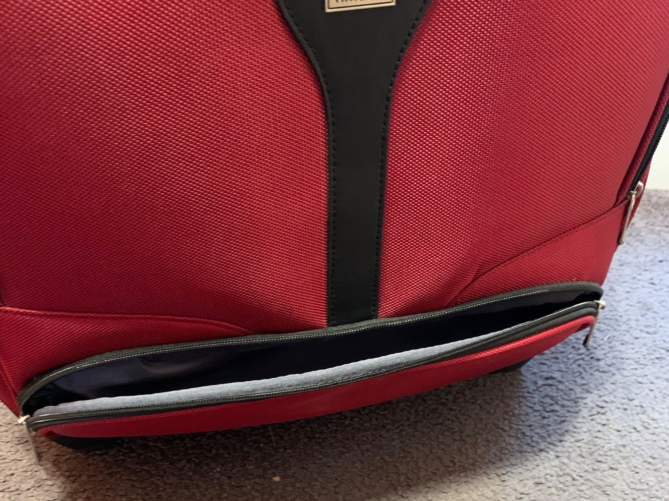 Koffer & Taschen: Trolley-Koffer, rot – Neu (gemäss Beschreibung) aus Sevelen von Glueckstreffer.62 3