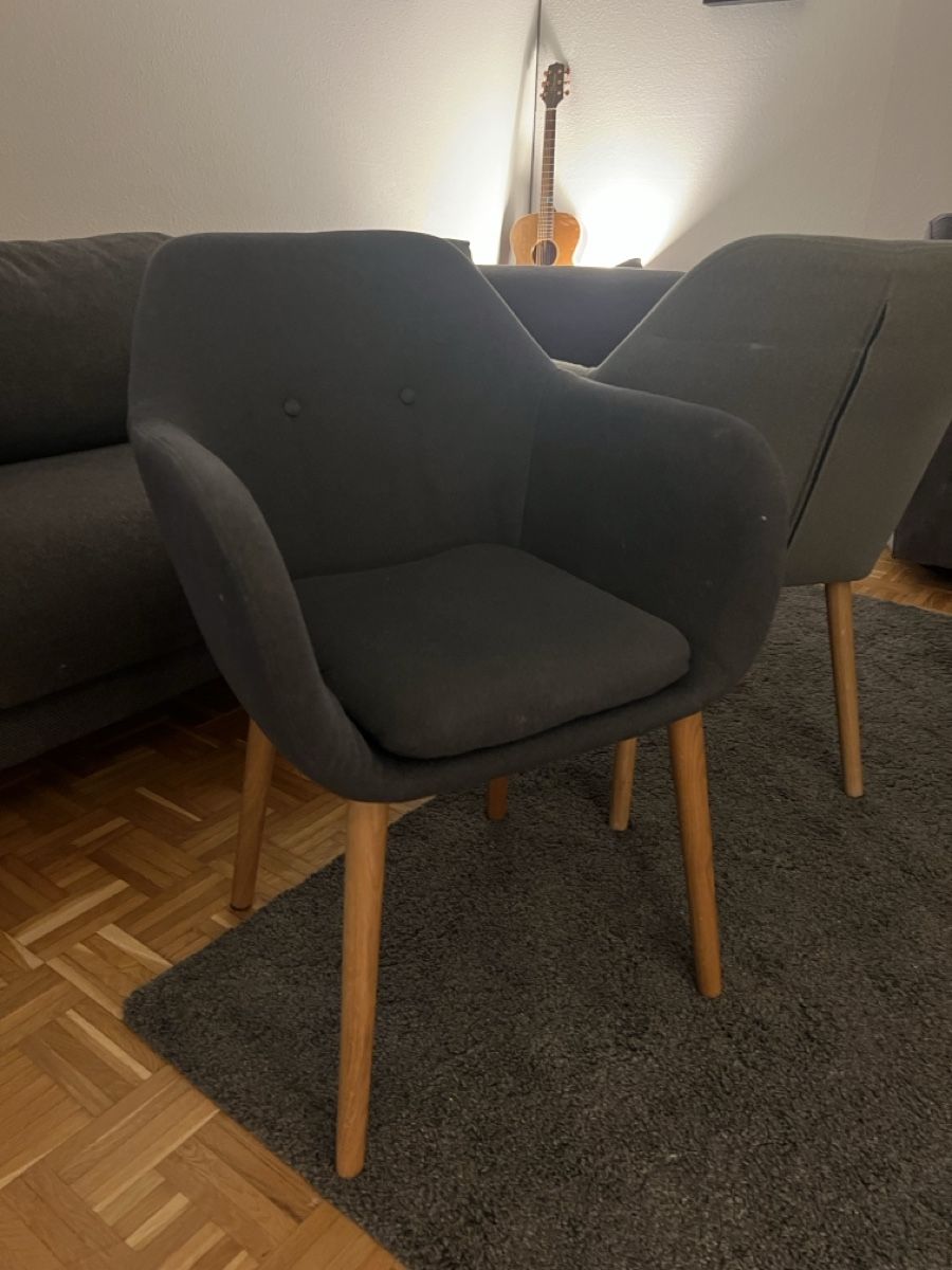 Poltrone: 2x Sessel dunkelgrau und Hellgrau mit Holzbeinen – Usato da Dielsdorf venduto da zur_l8bs