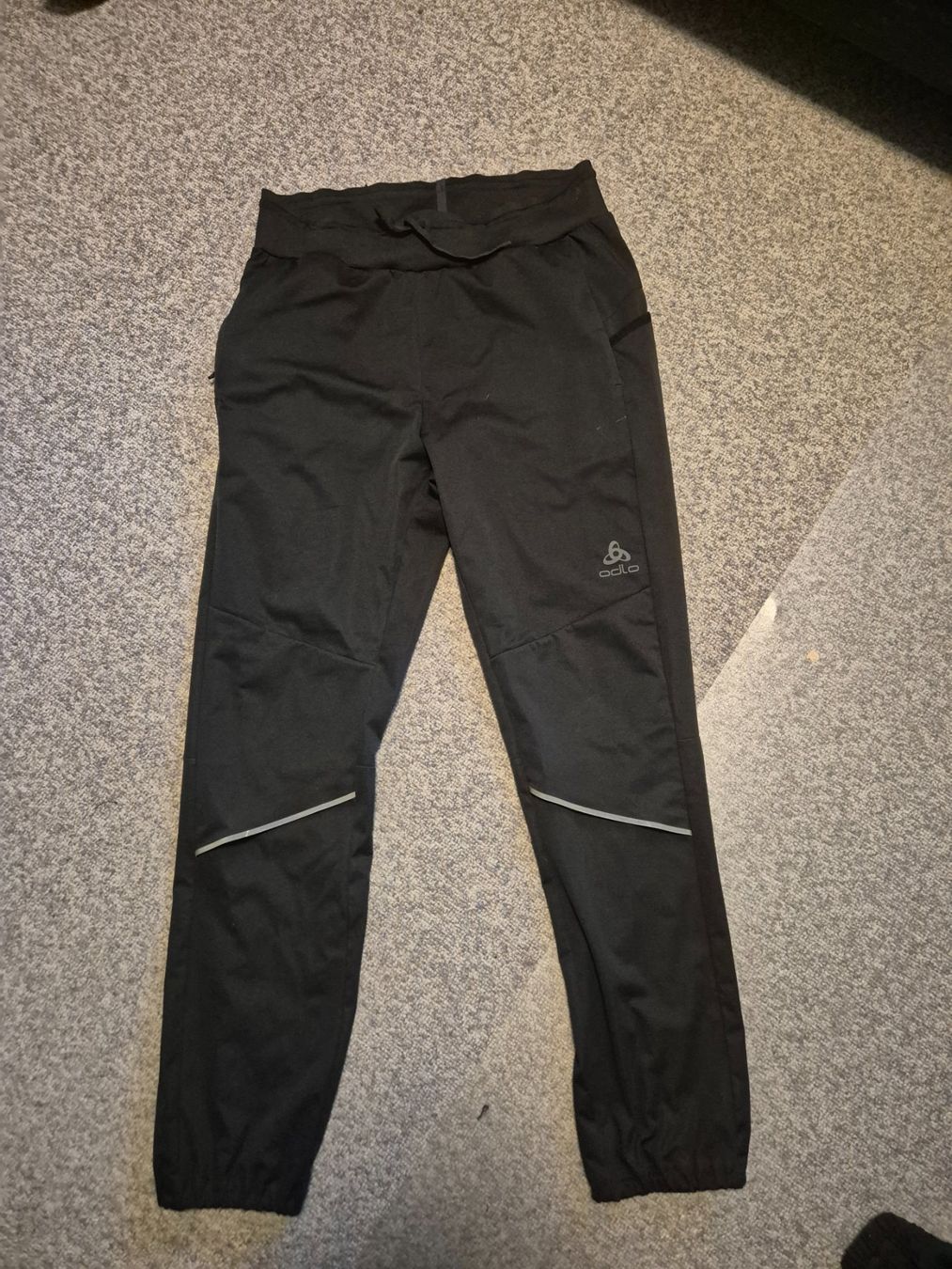 Odlo Pantaloni: Odlo Laufhose M Winter/ Winddicht/ Jogginghose – Usato da Gossau SG venduto da deadfaabioo