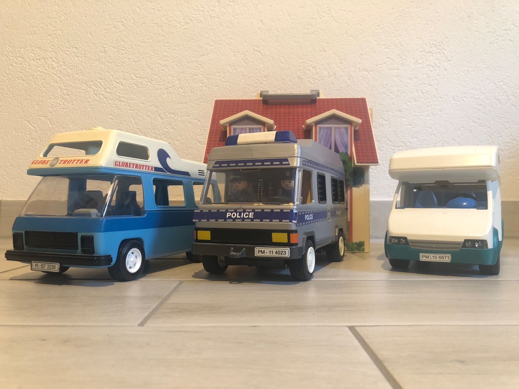 Playmobil Giocattoli: Playmobil Camper Wohnwagen Polizei Haus – Nuovo (secondo la descrizione) da allschwil venduto da Admin1456