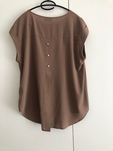 C&A Camicette: Bluse, ärmellos, taupe, Jessica, 42 – Usato da Hünenberg See venduto da dustein 1