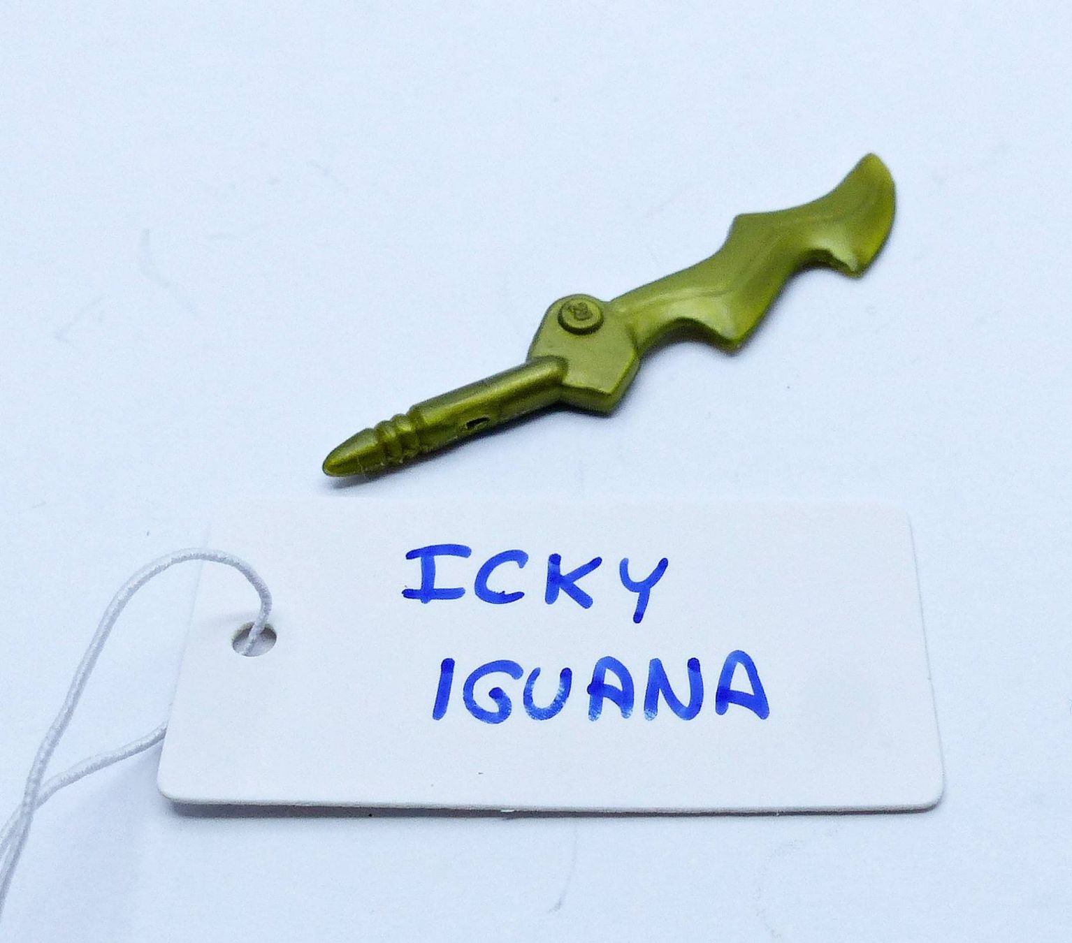 Hasbro Statuette: BATTLE BEASTS ICKY IGUANA WEAPON TAKARA 1987 – Usato da Lugano venduto da YouWantUS