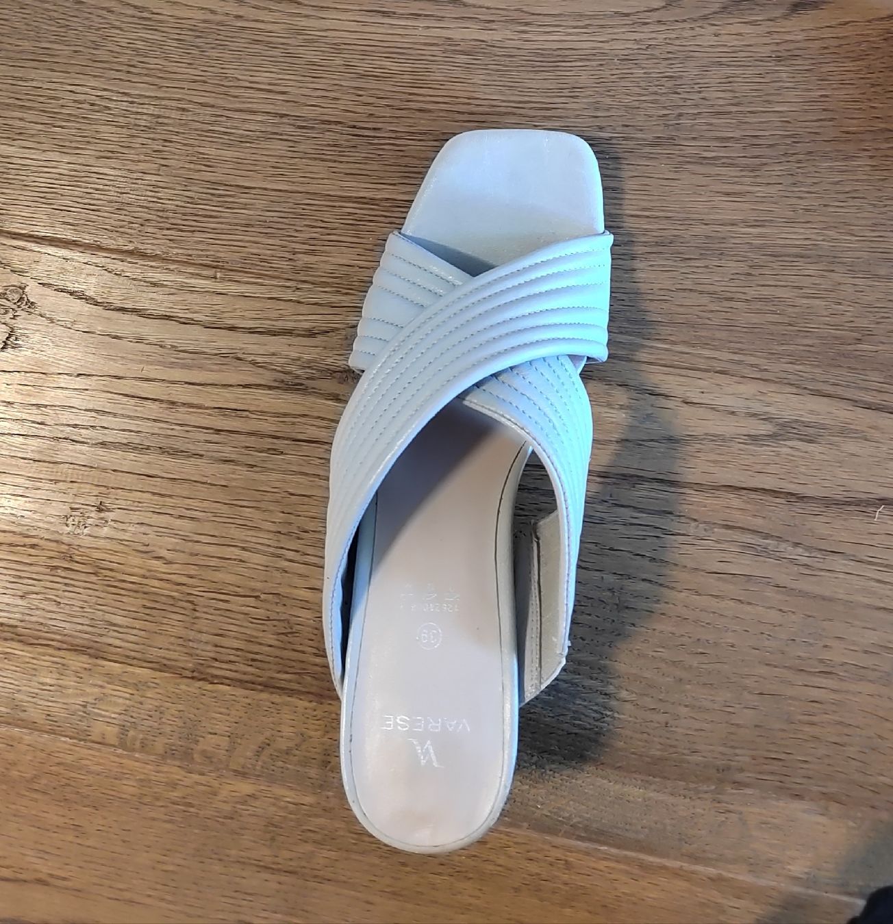 Scarpe da donna: echtes Leder in hellem Beige – Usato da Hinwil venduto da Fabiou 1