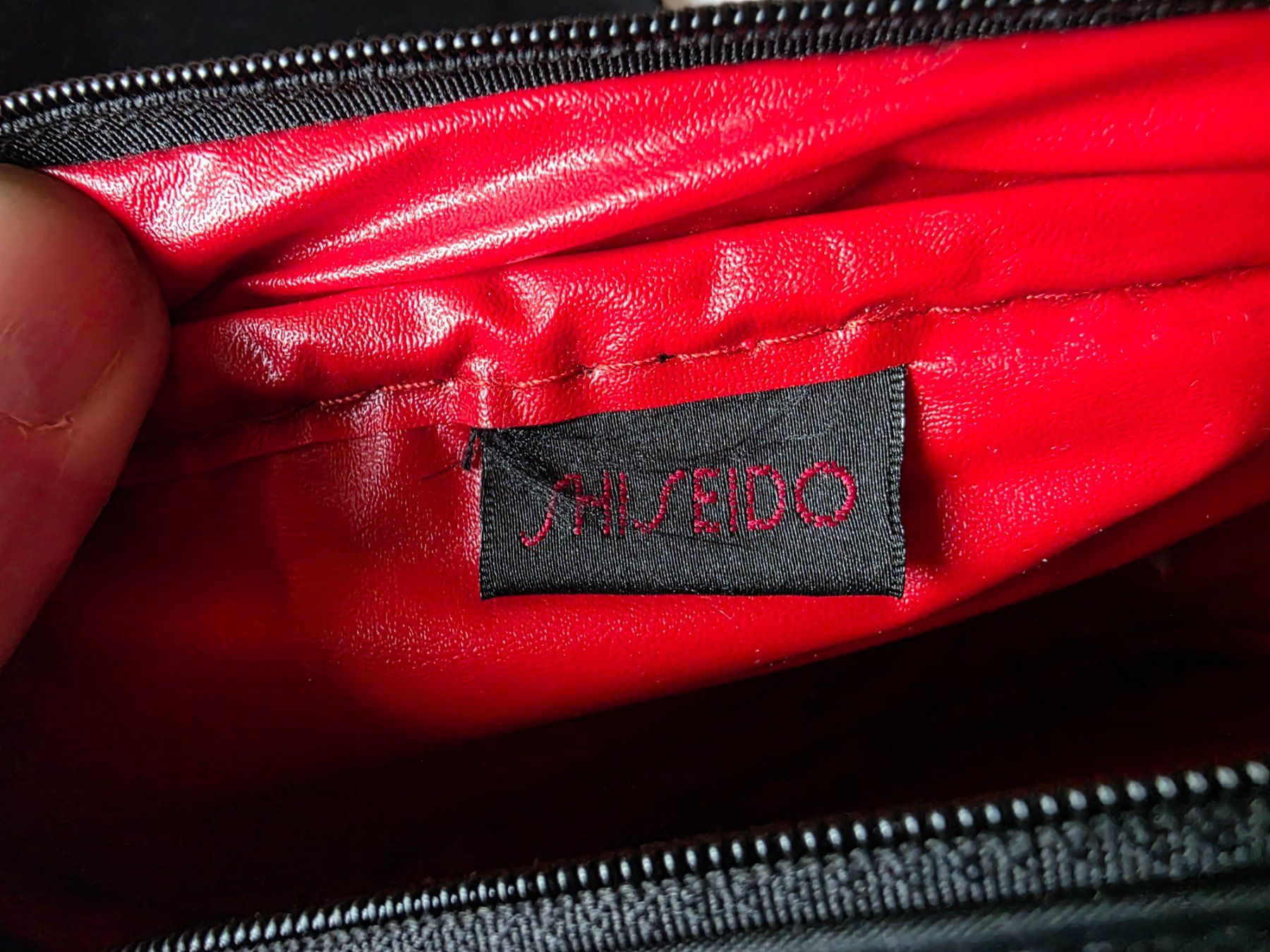 Custodie per cosmetici: Necessaire Tasche Shiseido – Usato da Walterswil BE venduto da Lonitti