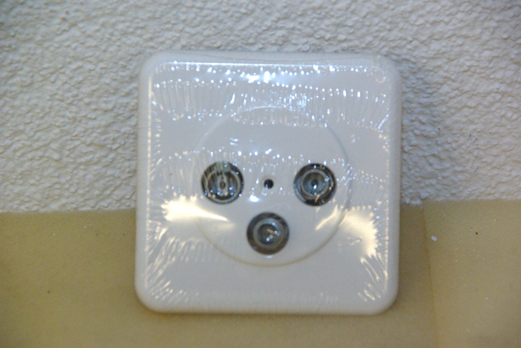 Stecker: Electro Mica Antennensteckdose, weiss – Neu und originalverpackt aus Herisau von Cevianer1844