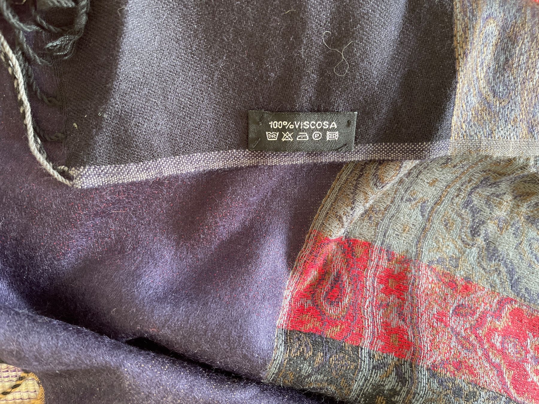 Foulards, Tücher & Schals: Schal Damen 100% Viscose Patchwork Muster guter Zustand – Gebraucht aus Gutenswil von yneB1943 1
