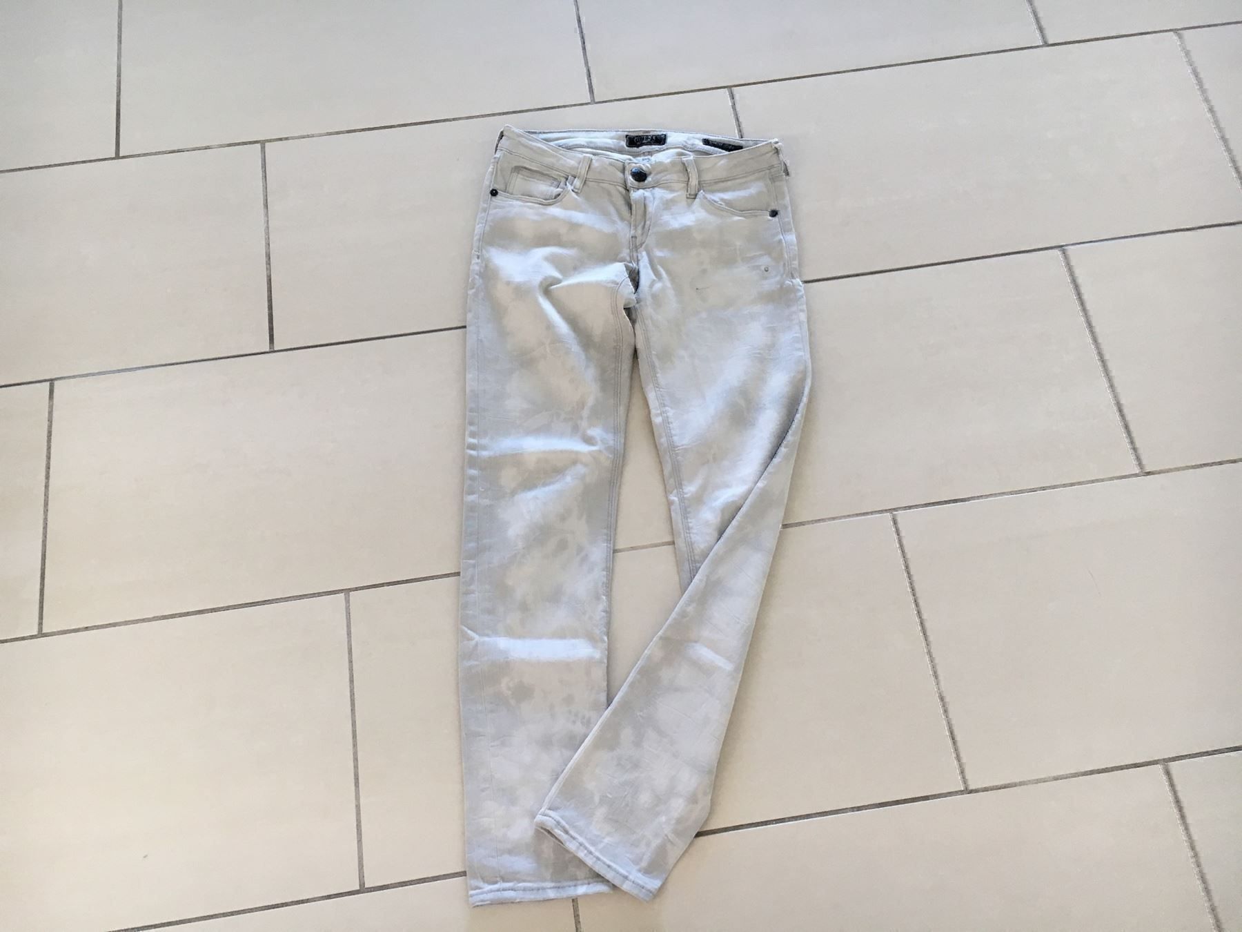 Guess Jeans: GUESS Skinny Slim Hose  beige – Gebraucht aus Buchs-ZH von rivella55